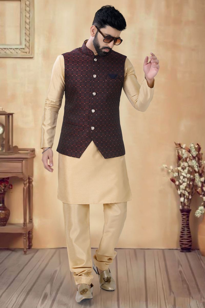 Men Cream Color Ethnic Kurta With Pyjama And Nehru Jacket