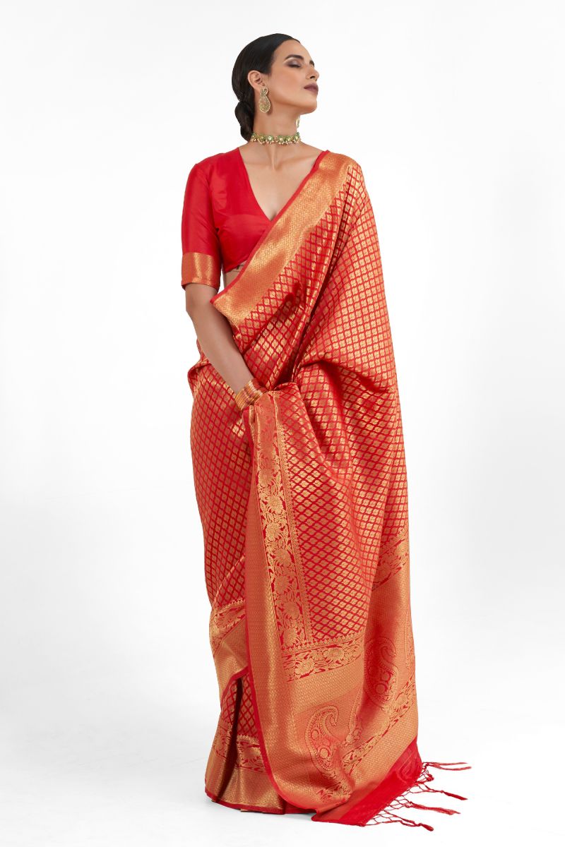 Engaging Red Color Silk Handloom Weaving Saree