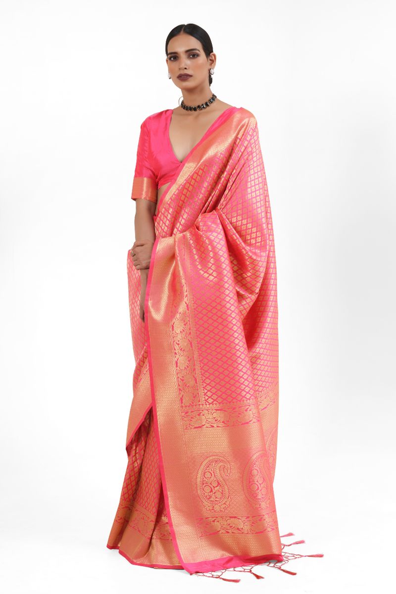 Winsome Handloom Weaving Pink Color Silk Fabric Saree