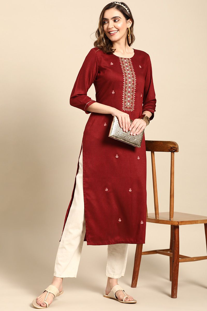 Floral Printed Maroon Color Gorgeous Kurti In Rayon Fabric